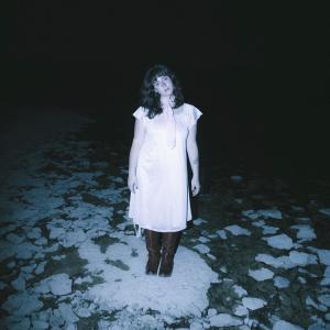 收聽Hana Eid的Between Your Teeth歌詞歌曲