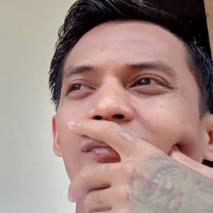 收聽Raditya Adi的Hukumi歌詞歌曲