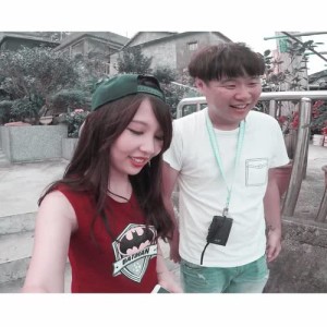 Listen to Zhen De Bu Hang song with lyrics from 俩俩