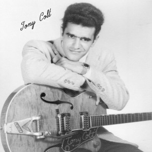 ดาวน์โหลดและฟังเพลง Listen To The Wind พร้อมเนื้อเพลงจาก Tony Colt