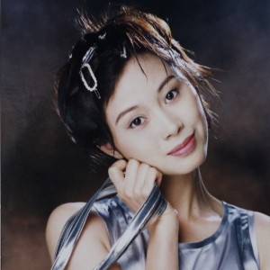 Listen to 情在无言中 song with lyrics from 朱含芳