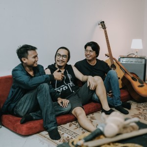 ดาวน์โหลดและฟังเพลง Tak Bisa Bersamamu พร้อมเนื้อเพลงจาก Feel Romantic