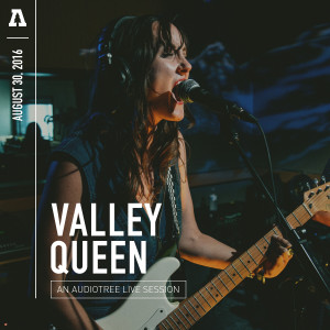 ดาวน์โหลดและฟังเพลง In My Place (Audiotree Live Version) พร้อมเนื้อเพลงจาก Valley Queen