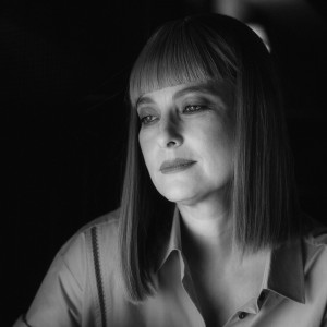 Listen to Я обираю життя song with lyrics from Anna Khanina