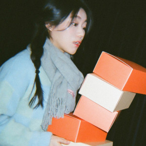 Dengarkan Domino lagu dari 최첼로 (Choi Cello) dengan lirik