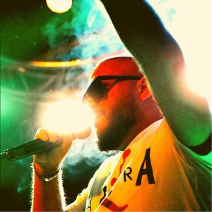 Listen to Sír a Gitár (Explicit) song with lyrics from VZS