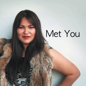 ดาวน์โหลดและฟังเพลง Met You พร้อมเนื้อเพลงจาก Rosary Spence