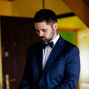 Dengarkan Dont Let Me Go (Explicit) lagu dari Kamil Kuźnik dengan lirik