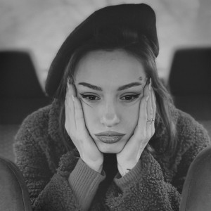 ดาวน์โหลดและฟังเพลง Back Seat พร้อมเนื้อเพลงจาก Y A N A