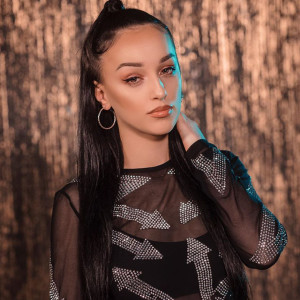 收聽Argjenda Doci的Potpuri 2020歌詞歌曲