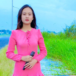 Listen to Mưa Qua Phố Vắng song with lyrics from Hồng Thắm