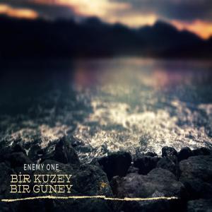 ดาวน์โหลดและฟังเพลง Bir Kuzey Bir Güney (Explicit) พร้อมเนื้อเพลงจาก Enemy One