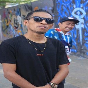 Dengarkan lagu So Fucking Lit (Explicit) nyanyian Nyong Dewa dengan lirik