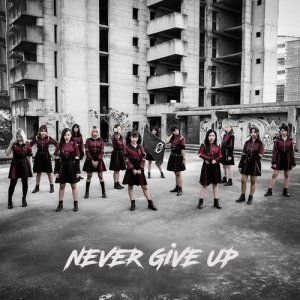 ดาวน์โหลดและฟังเพลง NEVER GiVE UP พร้อมเนื้อเพลงจาก AKIRA KURØ