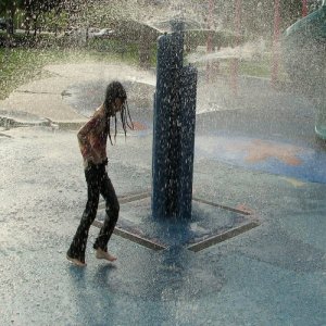 ดาวน์โหลดและฟังเพลง In the Rain พร้อมเนื้อเพลงจาก Junia Walker