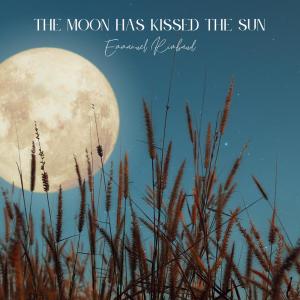 Dengarkan lagu The Moon Has Kissed the Sun nyanyian Emmanuel Rimbaud dengan lirik