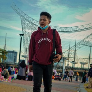 Listen to Sama Sama Rasa song with lyrics from Bayu Rexa