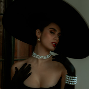 ดาวน์โหลดและฟังเพลง Supreme พร้อมเนื้อเพลงจาก Emalia