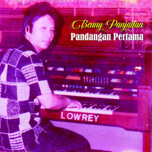 ดาวน์โหลดและฟังเพลง Pandangan Pertama พร้อมเนื้อเพลงจาก Benny Panjaitan