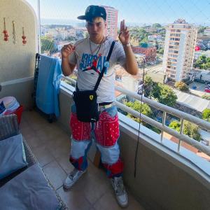 收聽Adriiel Alexiis的LA OPORTUNIDAD (feat. Venenoiss, Young Basty & Freckled) (Explicit)歌詞歌曲