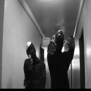 ดาวน์โหลดและฟังเพลง Blood On My Yarmulke (feat. Millie MoBuckz) (Explicit) พร้อมเนื้อเพลงจาก Trilla Trell