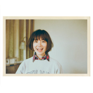 ดาวน์โหลดและฟังเพลง Ana พร้อมเนื้อเพลงจาก YUKI
