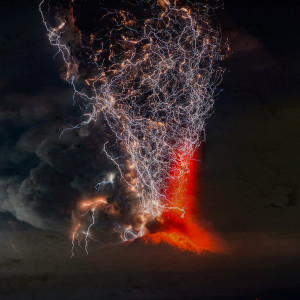 ดาวน์โหลดและฟังเพลง Caldera พร้อมเนื้อเพลงจาก Disek