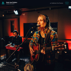Dengarkan Champion (Audiotree Live Version) lagu dari Nora Jane Struthers dengan lirik