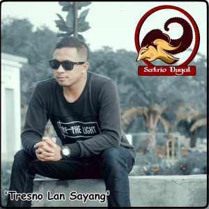 Listen to Tresno Lan Sayang song with lyrics from Satrio Dugal