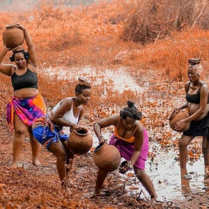 收聽Royal Empire的Banyana _Revisit (feat. Felo le tee & milo deep)歌詞歌曲