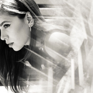 Listen to ¿Sigues Bien? song with lyrics from valeria dávila