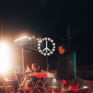 Dengarkan Jacke zu lagu dari 01099 dengan lirik