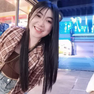 收聽Arin Mustika feat. Darma Wangsa的แสดงสดกันตรึม歌詞歌曲