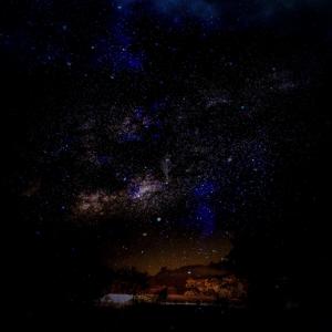 收聽Aempoppin的Sacred歌詞歌曲