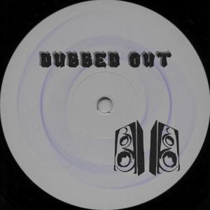 收聽aesztetik的Dubbed Out歌詞歌曲