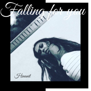 Dengarkan Falling for You lagu dari Hinanit dengan lirik