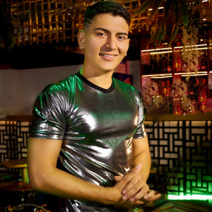 Listen to Mas Dulce Que Tu song with lyrics from David Figueroa