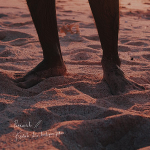 Dengarkan Kembali Kita Berlayar Pelan lagu dari Reruntuh dengan lirik