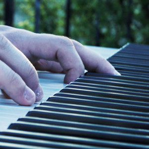 Dengarkan If You Leave lagu dari Jurrivh dengan lirik
