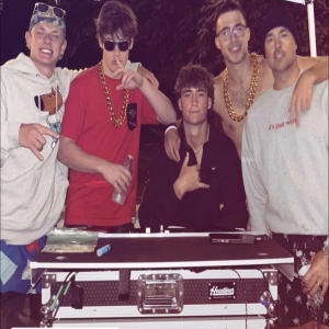 default playlist img