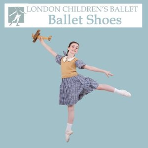 ดาวน์โหลดและฟังเพลง Ballet Shoes, Act II Scene 7: Petrova's Happy Ending พร้อมเนื้อเพลงจาก London Children's Ballet Orchestra