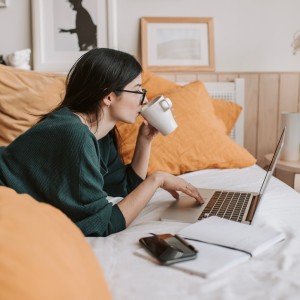 Dengarkan lagu Study Break nyanyian Urban Lounge dengan lirik