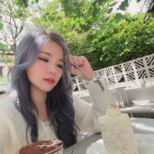 收听Yvonne 依文的孤独颂歌歌词歌曲