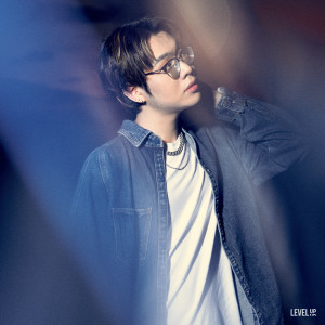 Listen to ฉันชอบฝนแต่เธอเป็นร่ม song with lyrics from Urworld