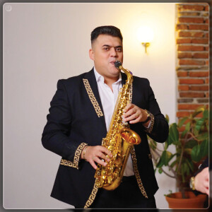 Listen to Joc Mișcat song with lyrics from Boby Dragomir