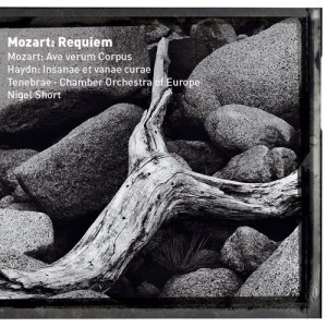 ดาวน์โหลดและฟังเพลง Mozart : Requiem in D minor K626 : I Introitus - Requiem aeternam พร้อมเนื้อเพลงจาก Chamber Orchestra of Europe and Berglund