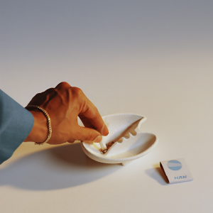 ดาวน์โหลดและฟังเพลง Lucky Strike พร้อมเนื้อเพลงจาก Berhana