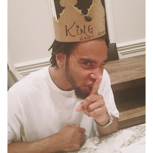 Dengarkan lagu Let Me Out (Explicit) nyanyian YK FAM dengan lirik