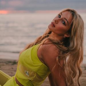 ดาวน์โหลดและฟังเพลง Neizdzīvotie Sapņi พร้อมเนื้อเพลงจาก Aleksandra