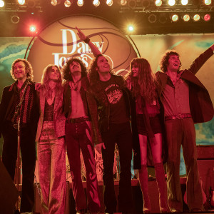 收聽Daisy Jones & The Six的Regret Me歌詞歌曲